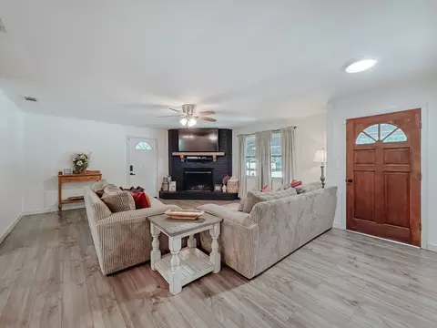 461 E Bradley St, Fairfield, TX 75840