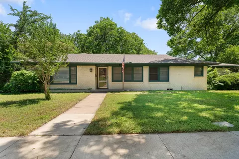 6908 Park Place Dr, Richland Hills, TX 76118
