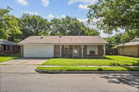 2859 Mims St, Fort Worth, TX 76112