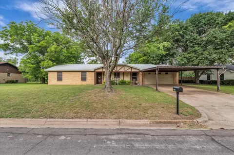 1313 Crow Dr, Waco, TX 76705