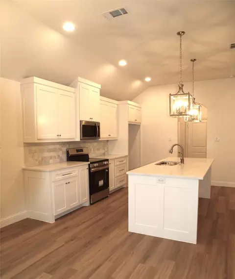 Kitchen - 705 Raylan St, Springtown, TX 76082 photo 2 of 2