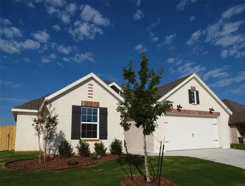 Exterior - 705 Raylan St, Springtown, TX 76082 photo 2 of 4