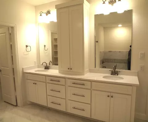 Bath - 705 Raylan St, Springtown, TX 76082 photo 5 of 8