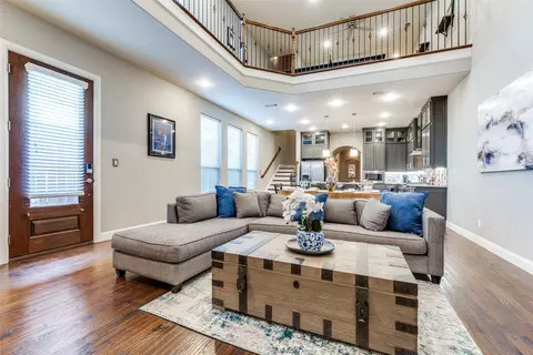 5913 Lewis St, Dallas, TX 75206