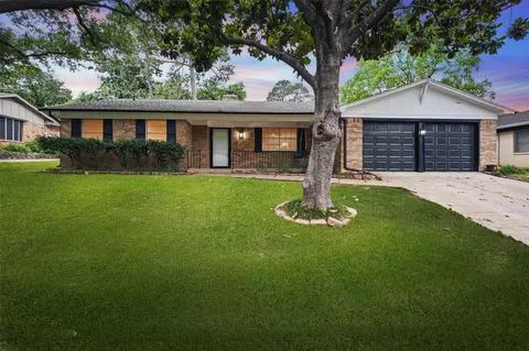2208 Vail Ct, Arlington, TX 76012
