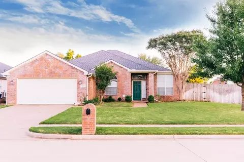 1620 Redwood Dr, Corinth, TX 76210