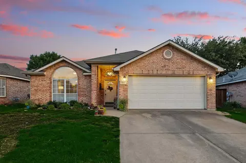 9004 Blue Ridge Trl, Fort Worth, TX 76118
