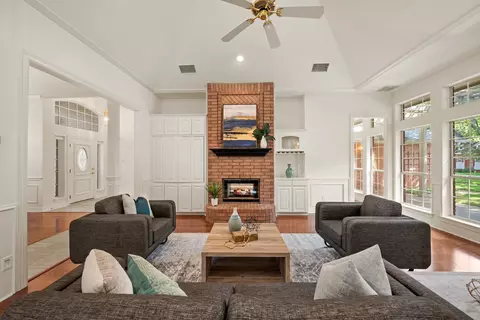 6808 N Oaks Dr, North Richland Hills, TX 76182
