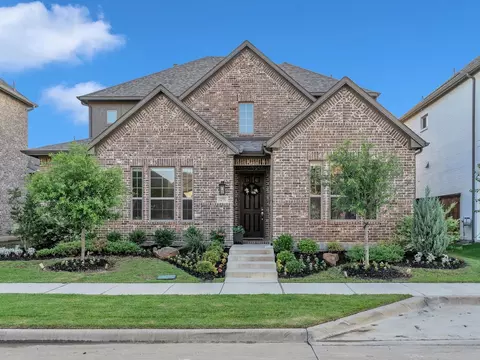 12751 Royal Oaks Ln, Farmers Branch, TX 75234