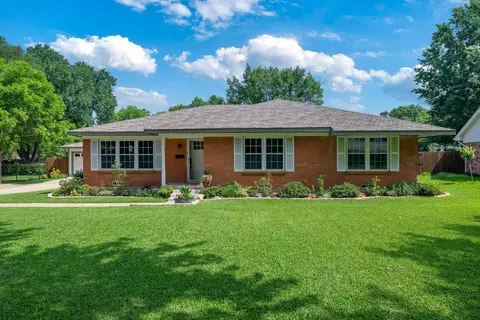 1209 Redbud Dr, Arlington, TX 76012