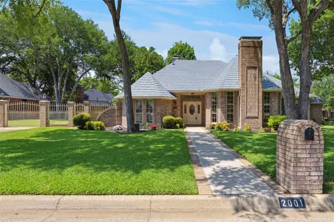 2001 Thames Dr, Arlington, TX 76017