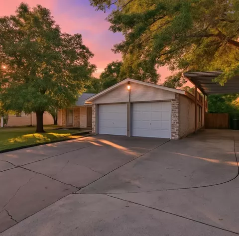 2900 Lachelle Ln, Arlington, TX 76010
