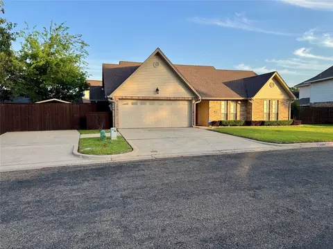 204 Mill Run Dr, Longview, TX 75604