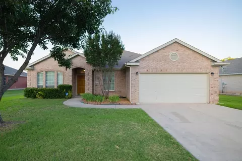 121 Timber Cross Ct, Azle, TX 76020