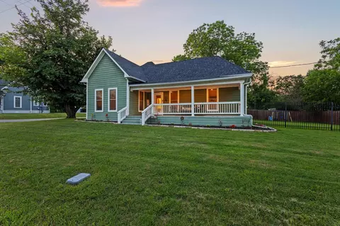 300 E Liberty St, Pilot Point, TX 76258