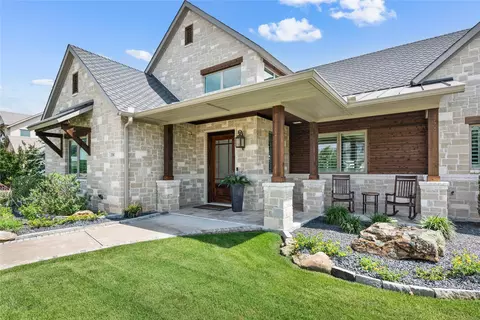 Exterior - 2202 Lyons Ct, Midlothian, TX 76065 photo 2 of 4