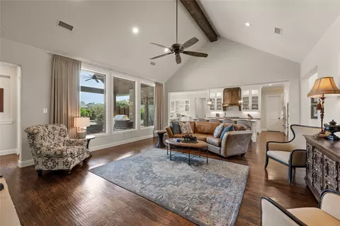 Living - 2202 Lyons Ct, Midlothian, TX 76065 photo 2 of 3