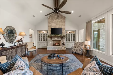Living - 2202 Lyons Ct, Midlothian, TX 76065 photo 3 of 3