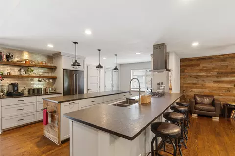 9130 Vinewood Dr, Dallas, TX 75228