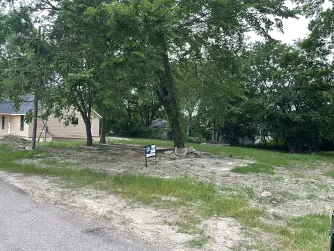130 S Manson St, Wolfe City, TX 75496