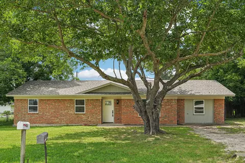 112 Gordon Dr, Azle, TX 76020