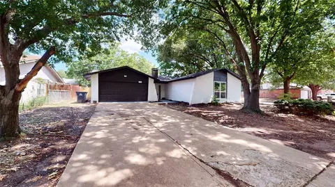 721 Salem Dr, Arlington, TX 76014