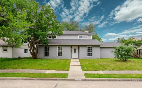 8910 Deerwood Dr, Rowlett, TX 75088