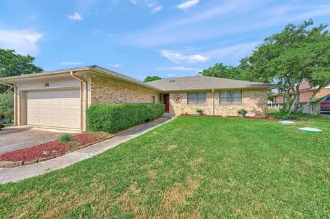 116 Modoc Trl, Lake Kiowa, TX 76240