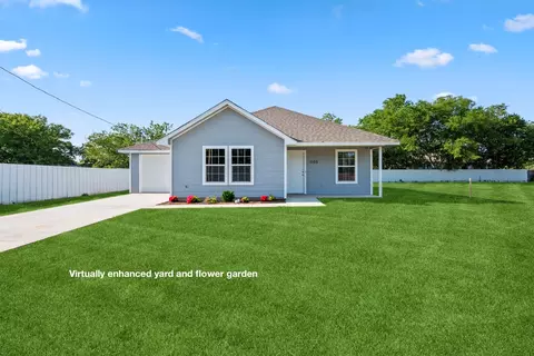 1105 SE 14th St, Mineral Wells, TX 76067