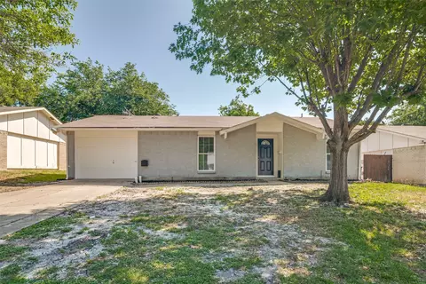 5210 Stagecoach Ln, Garland, TX 75043