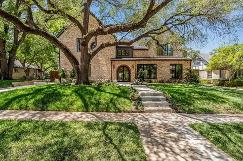 2426 Stadium Dr, Fort Worth, TX 76109