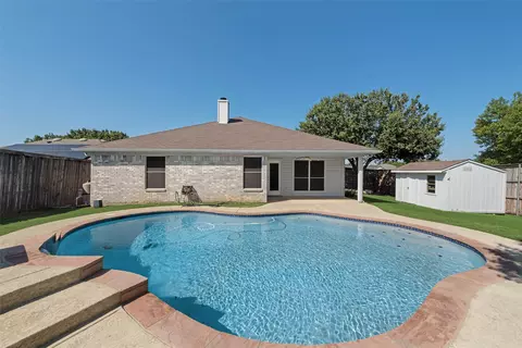 541 Cambridge Dr, Saginaw, TX 76179
