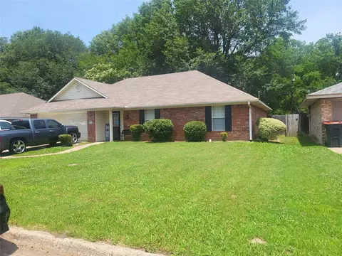 1735 Bella Vis, Paris, TX 75460