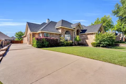 1607 W Westhill Dr, Cleburne, TX 76033