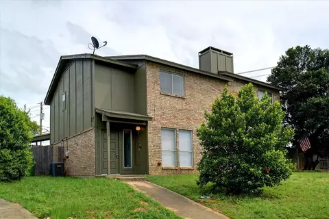 2239 Chase Ct, Dalworthington Gardens, TX 76013