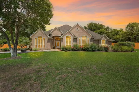 324 Lakeside Oaks Cir, Lakeside, TX 76135