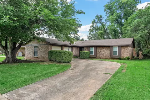 2020 Venus Dr, Bossier City, LA 71112