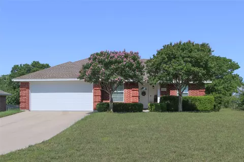 1705 N Cates St, Decatur, TX 76234