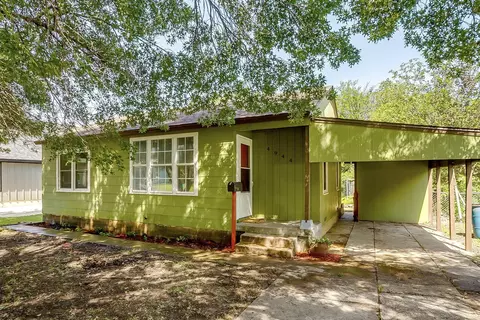 4944 Royal Dr, Fort Worth, TX 76116