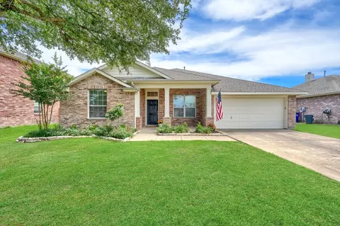 429 Creekwood Ct, Forney, TX 75126
