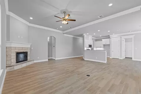 Living - 833 Haley, Springtown, TX 76082 photo 3 of 4