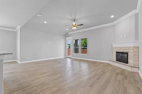 Living - 833 Haley, Springtown, TX 76082 photo 2 of 4