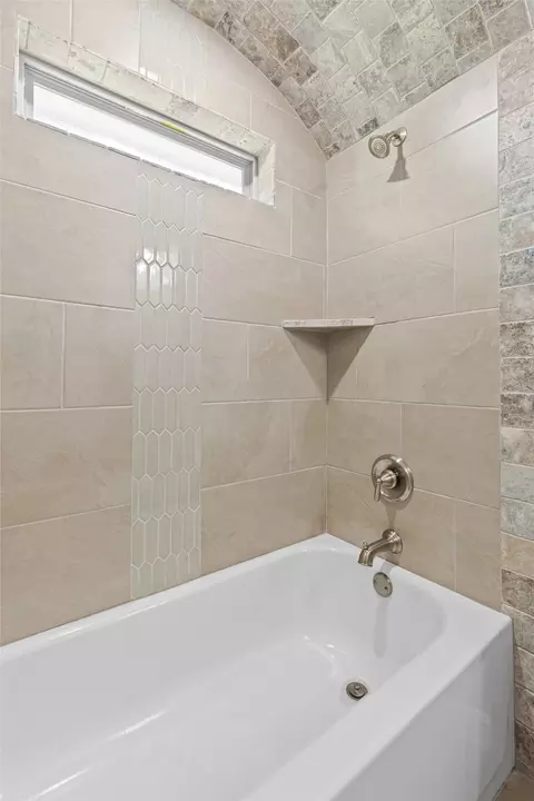 Bath - 833 Haley, Springtown, TX 76082 photo 4 of 4