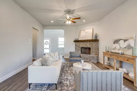 Living - 1005 Springfield Dr, Springtown, TX 76082 photo 1 of 5