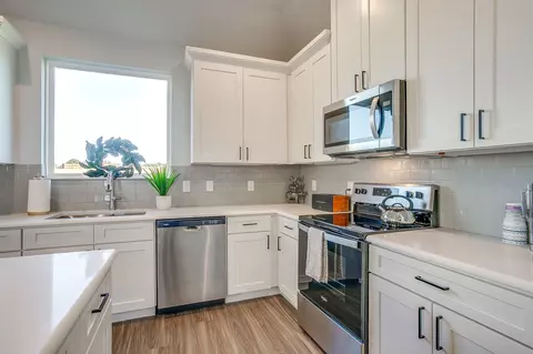 Kitchen - 1005 Springfield Dr, Springtown, TX 76082 photo 2 of 5