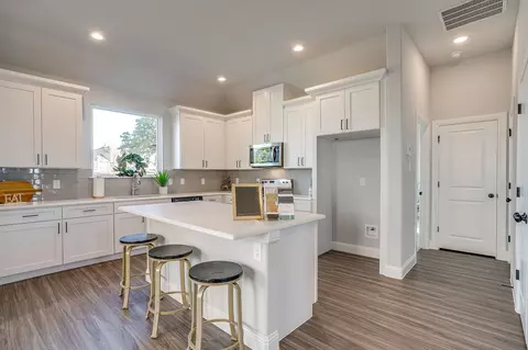 Kitchen - 1005 Springfield Dr, Springtown, TX 76082 photo 5 of 5