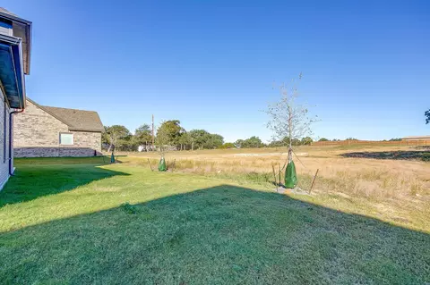 Exterior - 1005 Springfield Dr, Springtown, TX 76082 photo 4 of 5