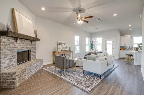 Living - 1005 Springfield Dr, Springtown, TX 76082 photo 5 of 5