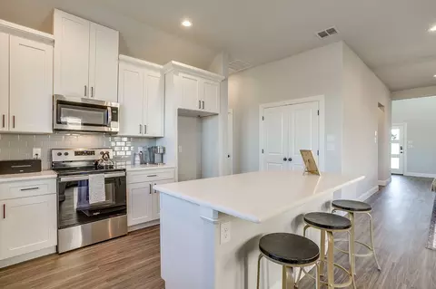 Kitchen - 1005 Springfield Dr, Springtown, TX 76082 photo 3 of 5