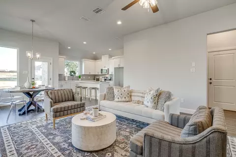 Living - 1005 Springfield Dr, Springtown, TX 76082 photo 3 of 5